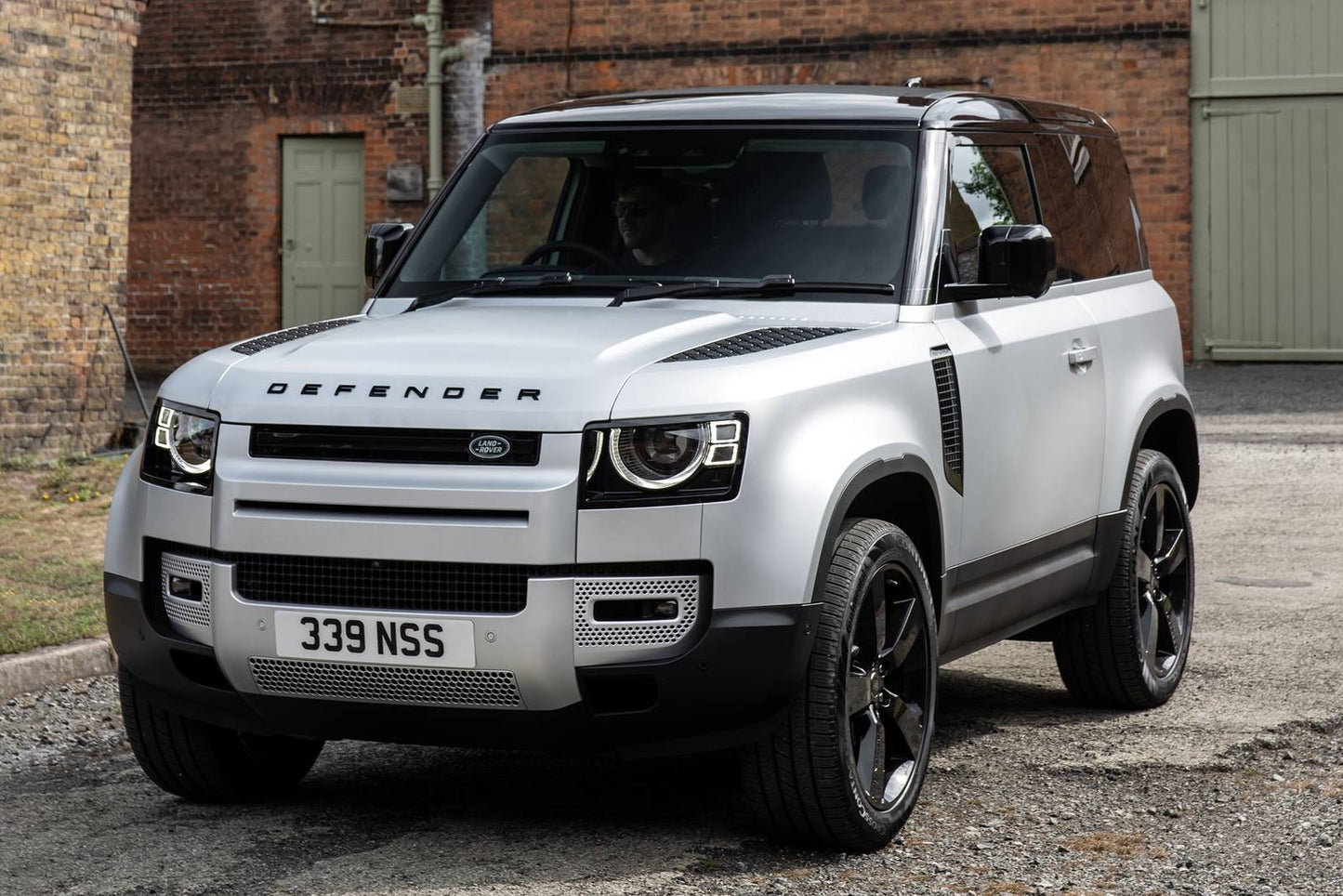 2025 Land Rover Defender 110 P400 X-Dynamic SE 4dr SUV AWD (3.0L 6cyl Twincharger gas/electric mild hybrid 8A)