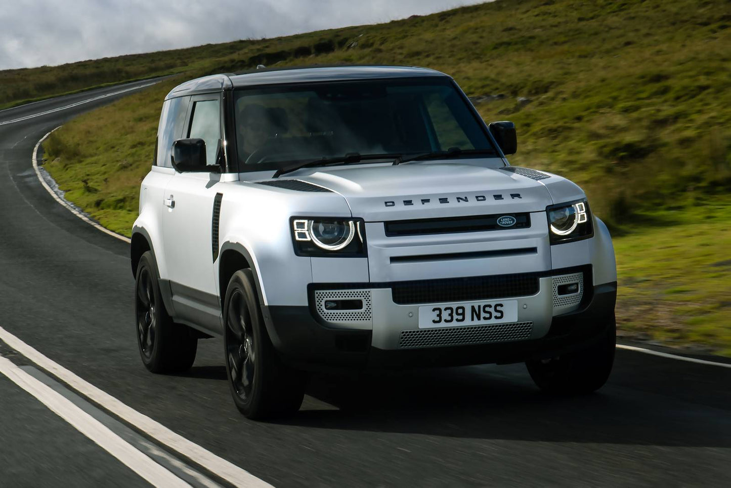 2025 Land Rover Defender 130 P400 X 4dr SUV AWD (3.0L 6cyl Twincharger gas/electric mild hybrid 8A)