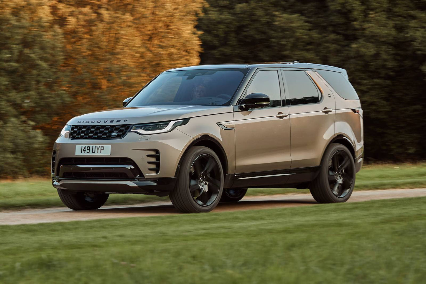 2025 Land Rover Discovery P300 Dynamic SE 4dr SUV 4WD (2.0L 4cyl Turbo 8A)