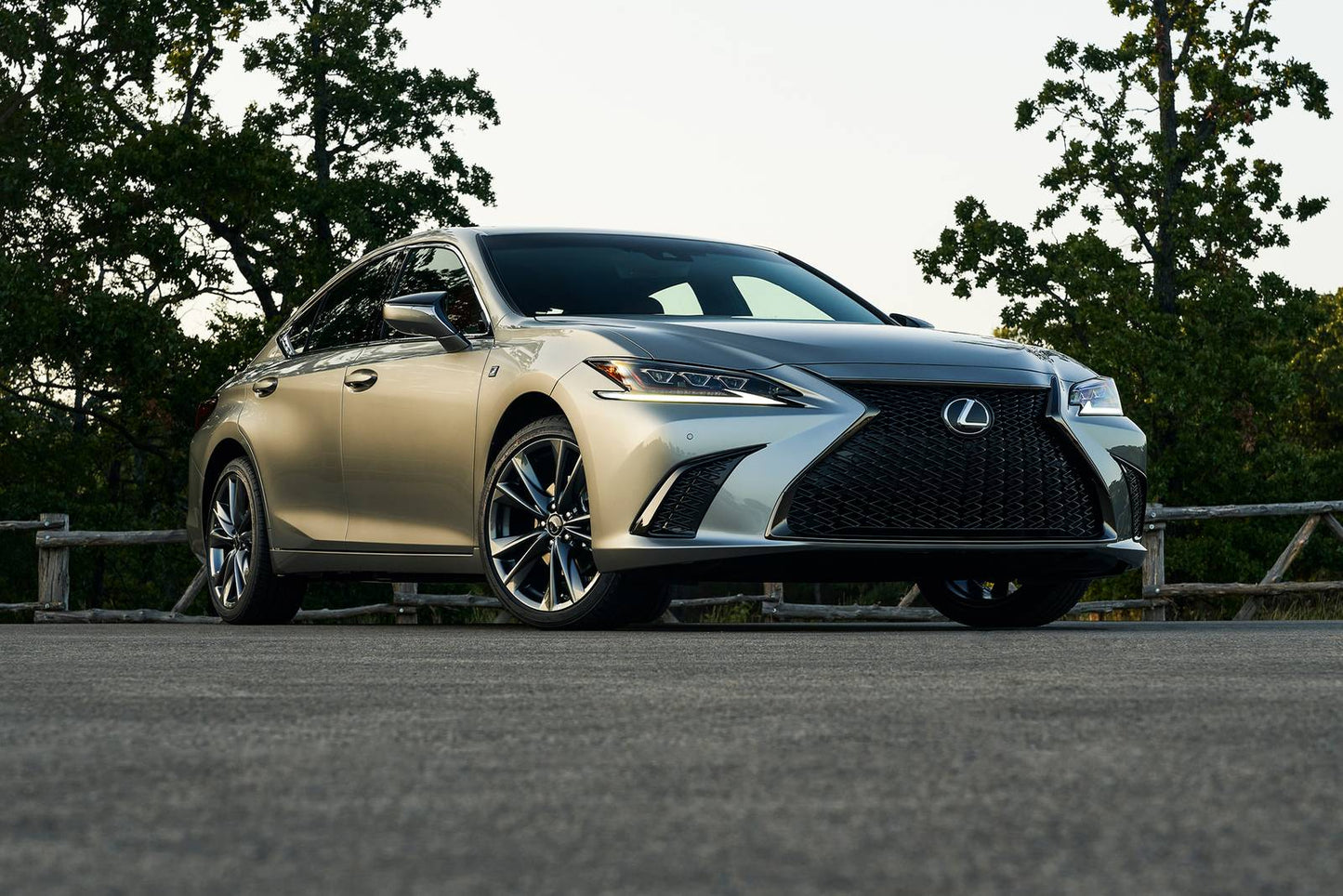 2025 Lexus ES 300h Ultra Luxury 4dr Sedan (2.5L 4cyl gas/electric hybrid CVT)