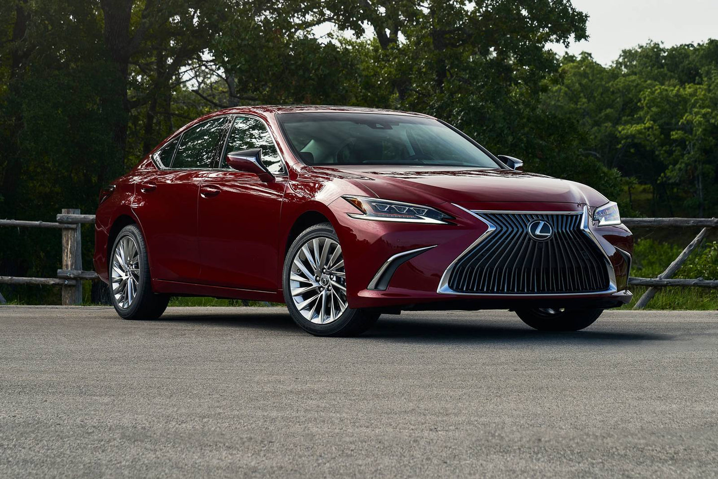 2025 Lexus ES 300h F SPORT Handling 4dr Sedan (2.5L 4cyl gas/electric hybrid CVT)