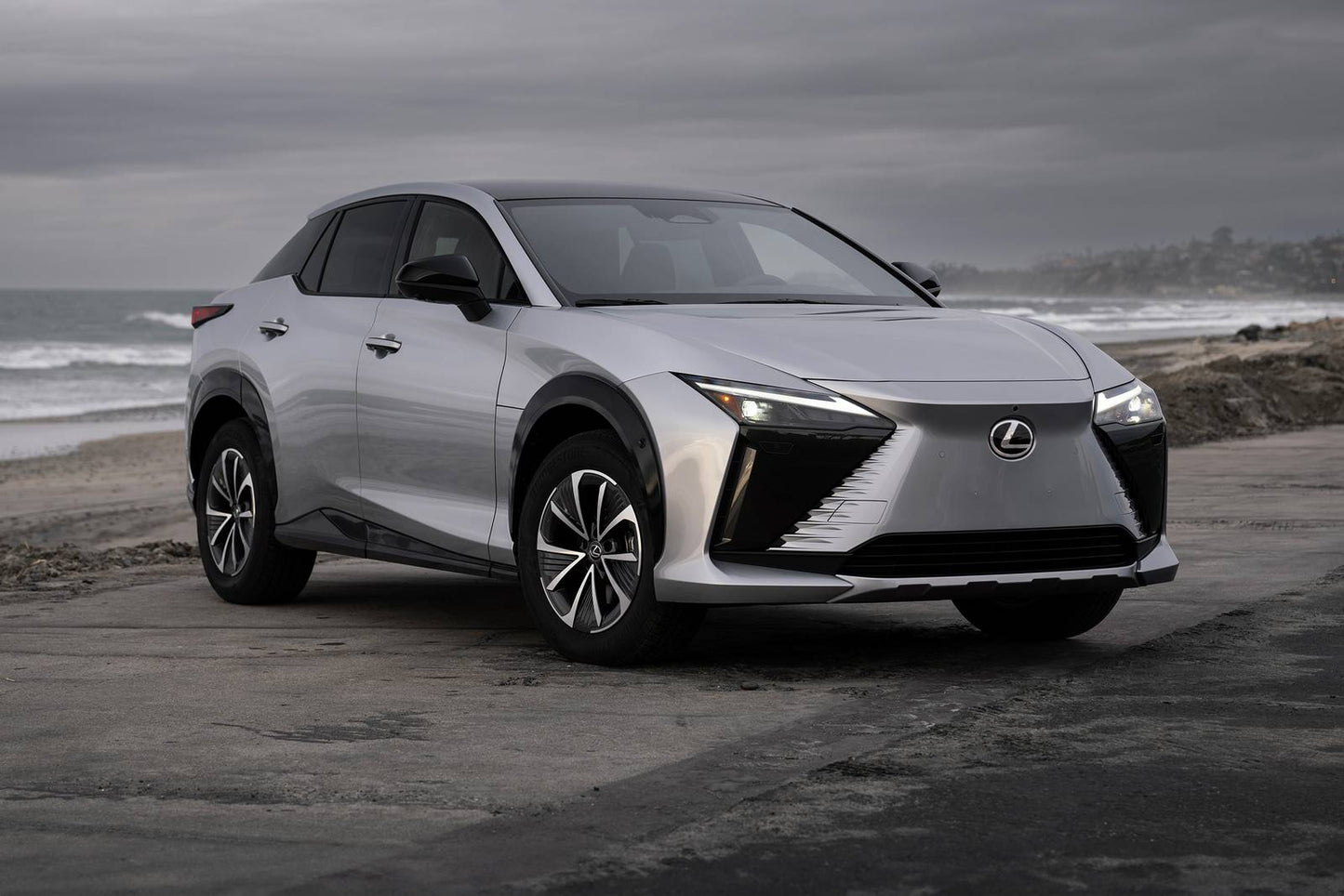 2025 Lexus RZ 300e Premium 4dr SUV w/18" Wheels (electric DD)