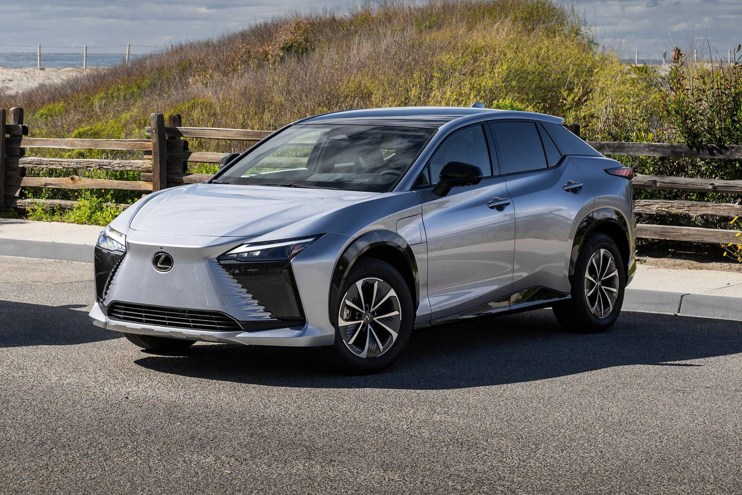 2025 Lexus RZ 300e Premium 4dr SUV w/18" Wheels (electric DD)