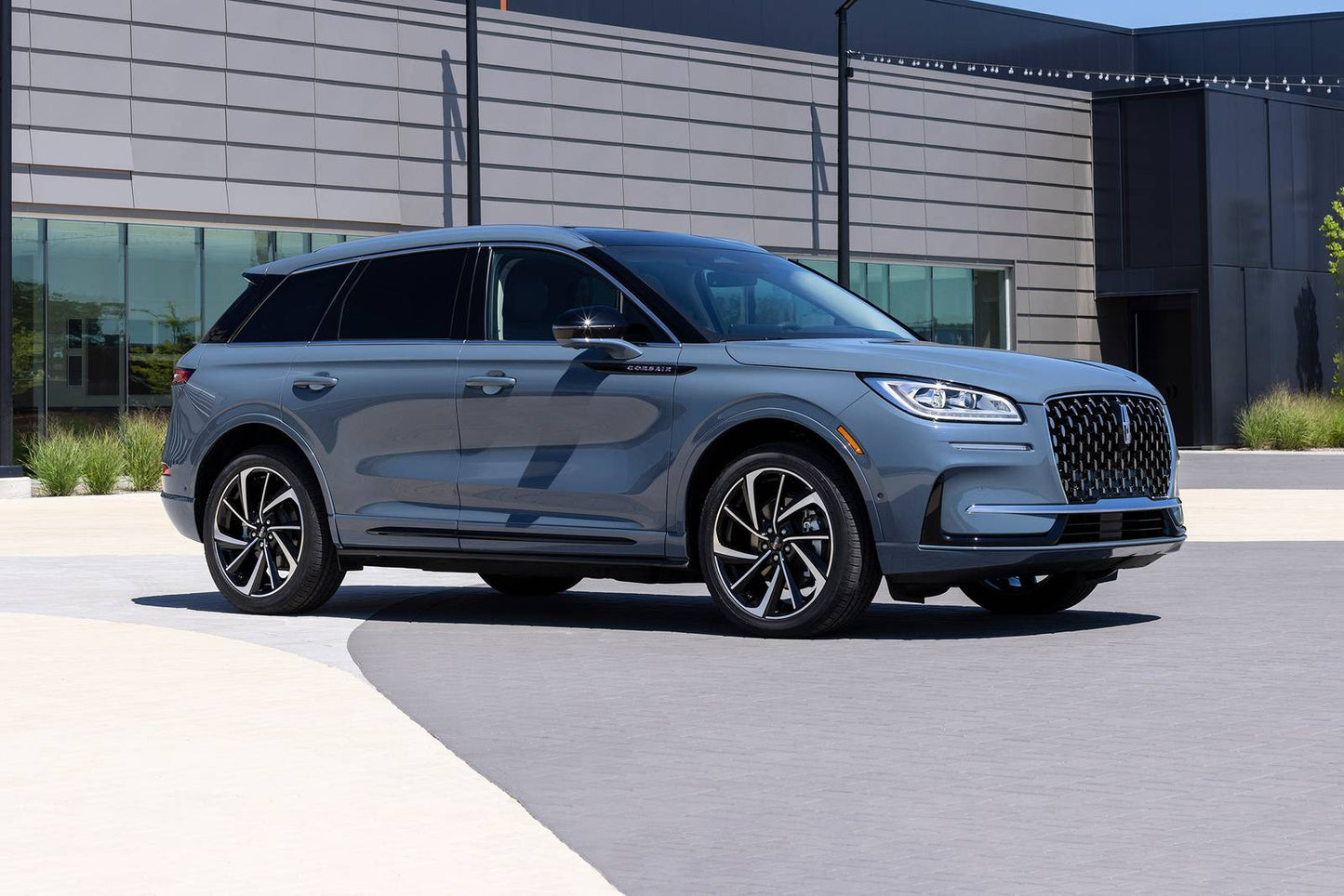 2025 Lincoln Corsair Reserve 4dr SUV (2.0L 4cyl Turbo 8A)