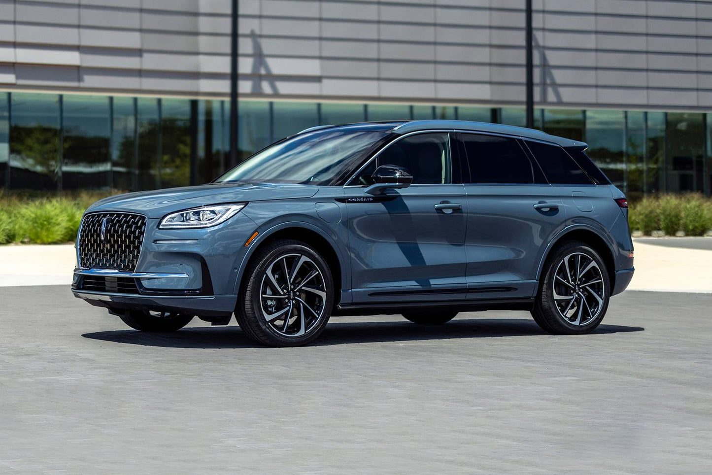 2025 Lincoln Corsair Reserve 4dr SUV (2.0L 4cyl Turbo 8A)