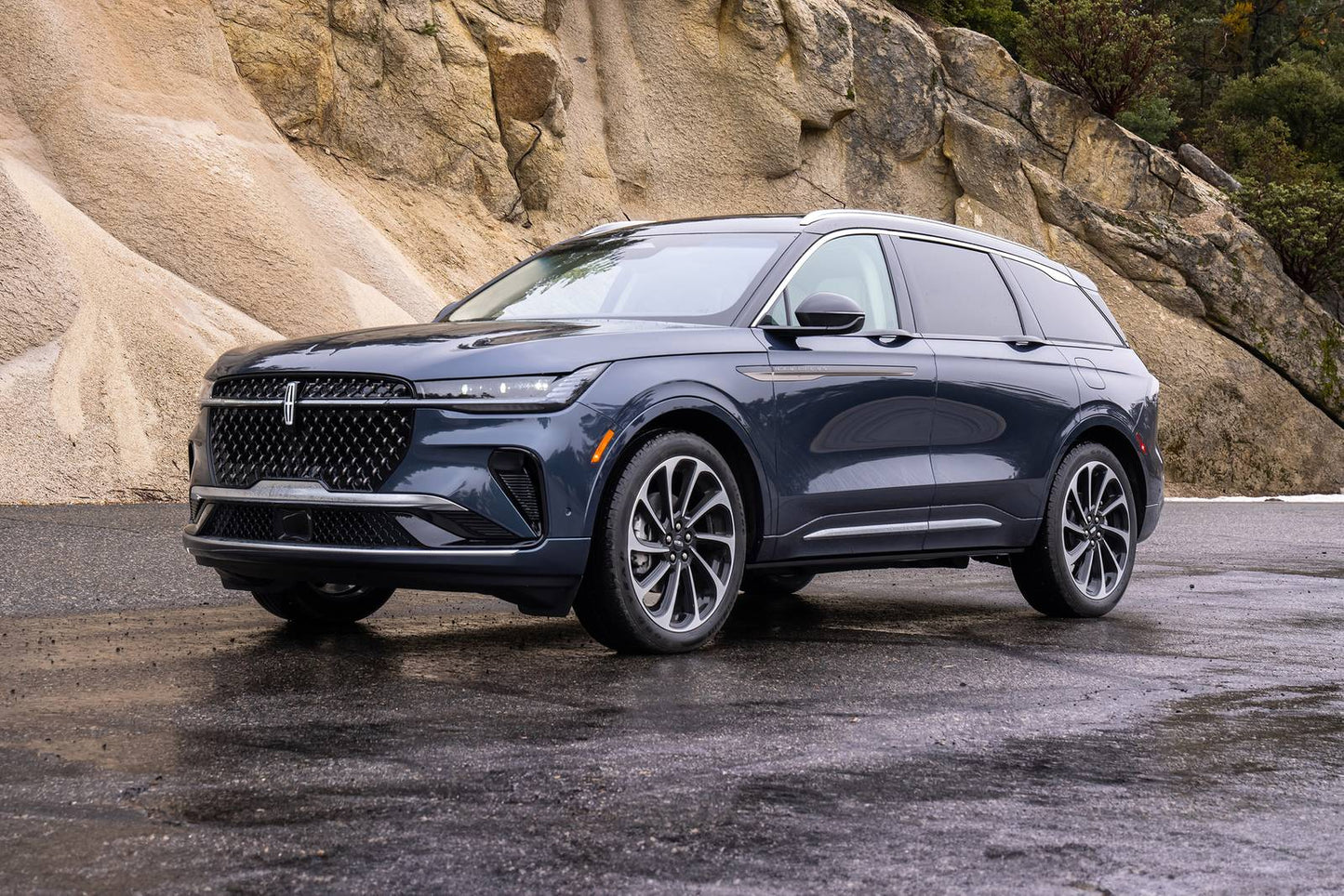 2025 Lincoln Nautilus Reserve 4dr SUV AWD (2.0L 4cyl Turbo 8A)