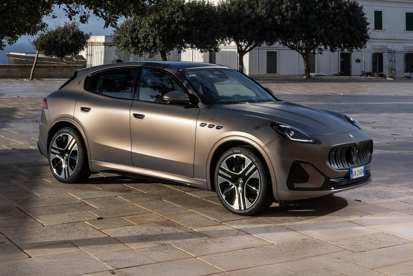 2025 Maserati Grecale Folgore 4dr SUV AWD (electric DD)