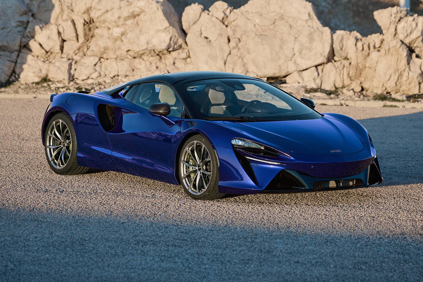 2025 McLaren Artura Spider 2dr Convertible (3.0L 6cyl Turbo gas/electric plug-in hybrid 8AM)