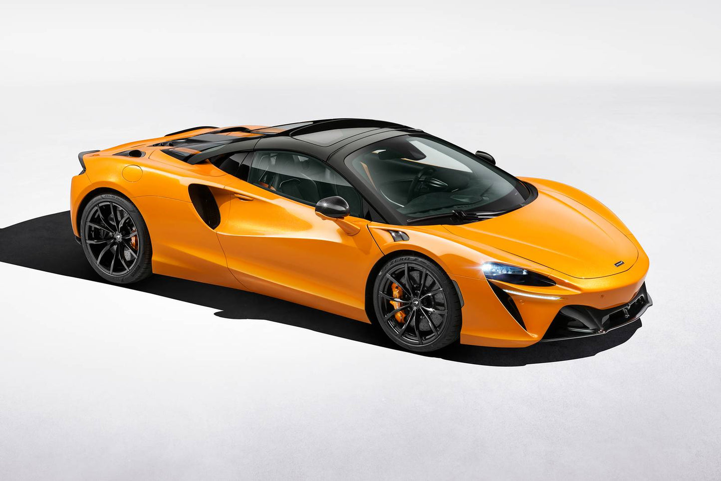 2025 McLaren Artura Spider 2dr Convertible (3.0L 6cyl Turbo gas/electric plug-in hybrid 8AM)