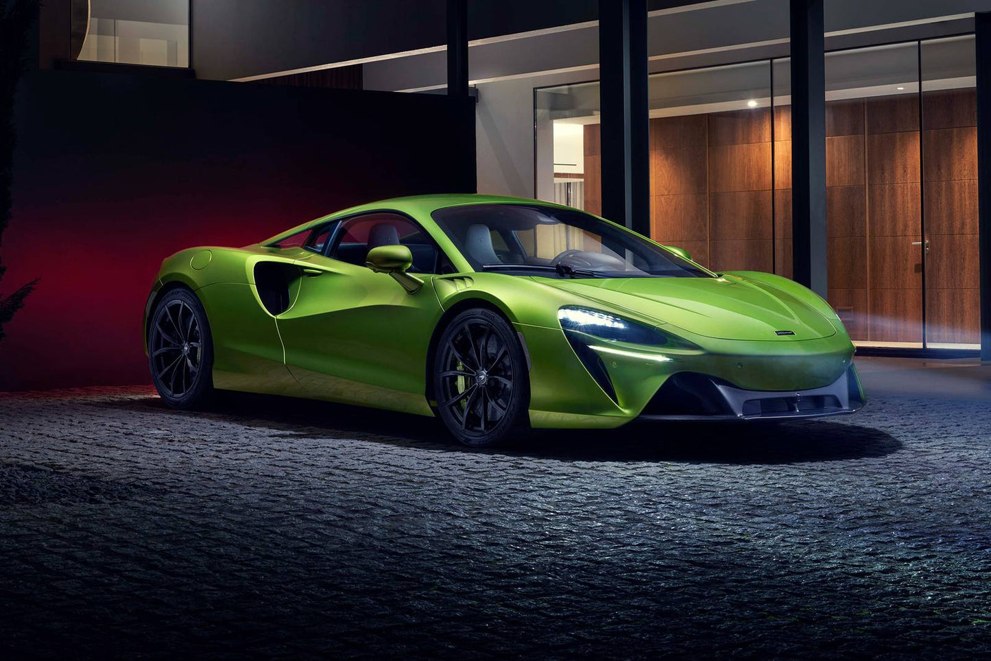 2025 McLaren Artura 2dr Coupe (3.0L 6cyl Turbo gas/electric plug-in hybrid 8AM)