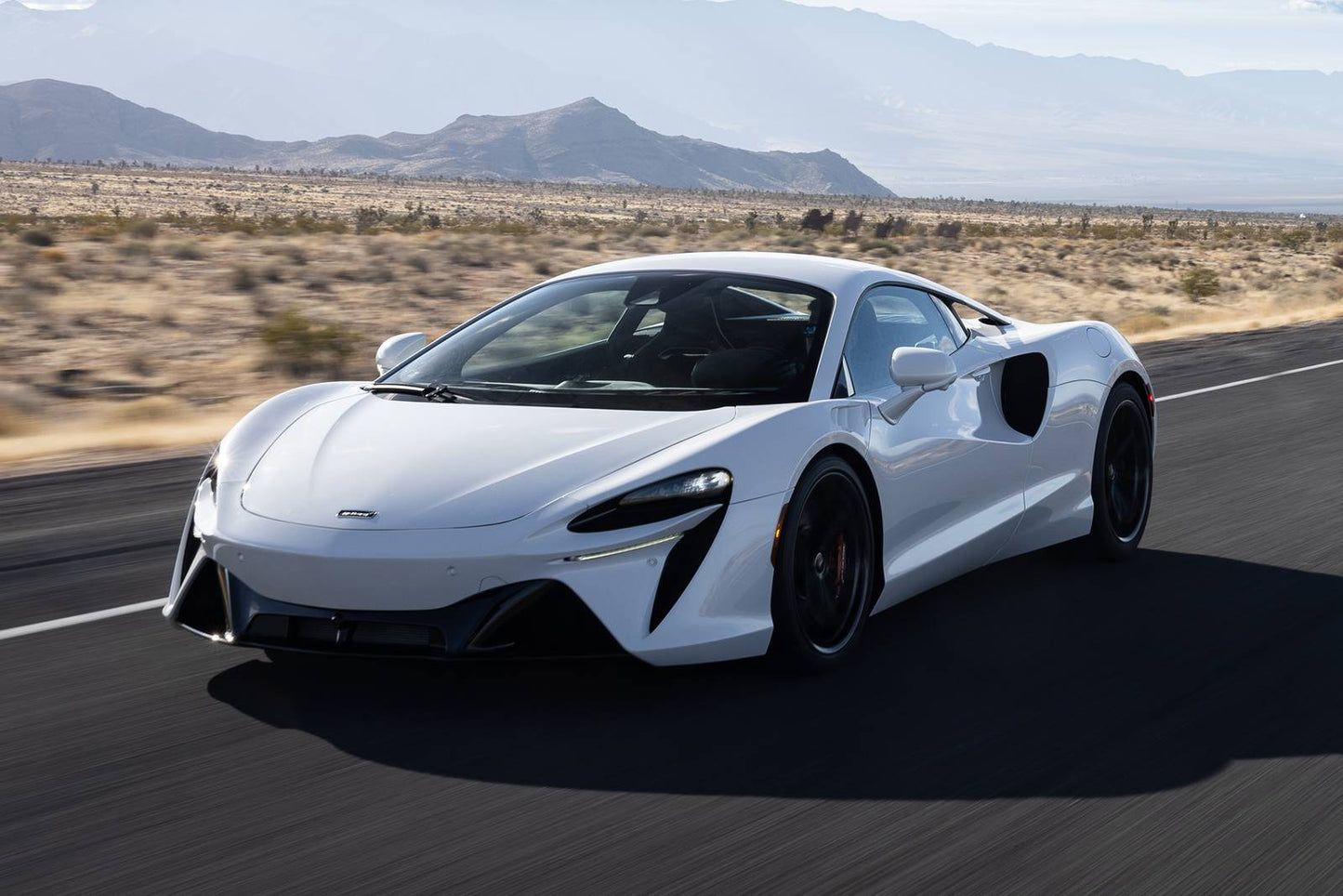2025 McLaren Artura 2dr Coupe (3.0L 6cyl Turbo gas/electric plug-in hybrid 8AM)