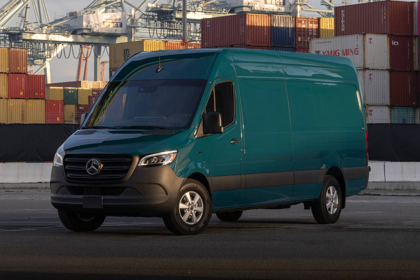 2025 Mercedes-Benz eSprinter 2500 144" WB Cargo 3dr Van w/High Output Motor (electric DD)