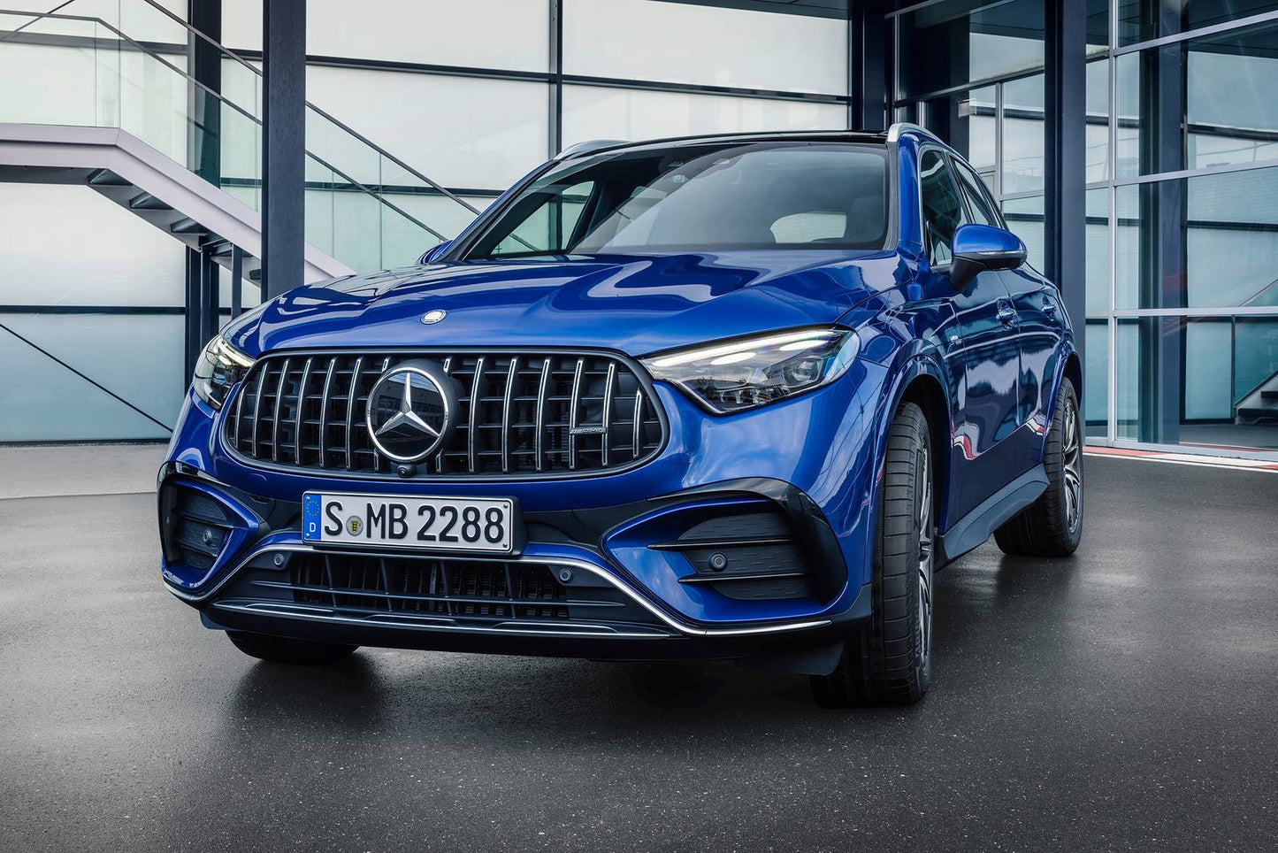 2025 Mercedes-Benz GLC-Class GLC 300 4dr SUV (2.0L 4cyl Turbo gas/electric mild hybrid 9A)