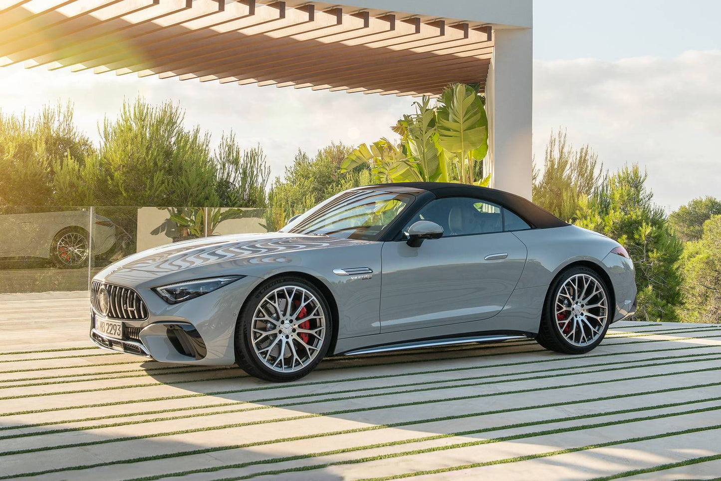 2025 Mercedes-Benz SL-Class AMG SL 63 S E PERFORMANCE 2dr Convertible AWD (4.0L 8cyl Turbo gas/electric plug-in hybrid 9A)