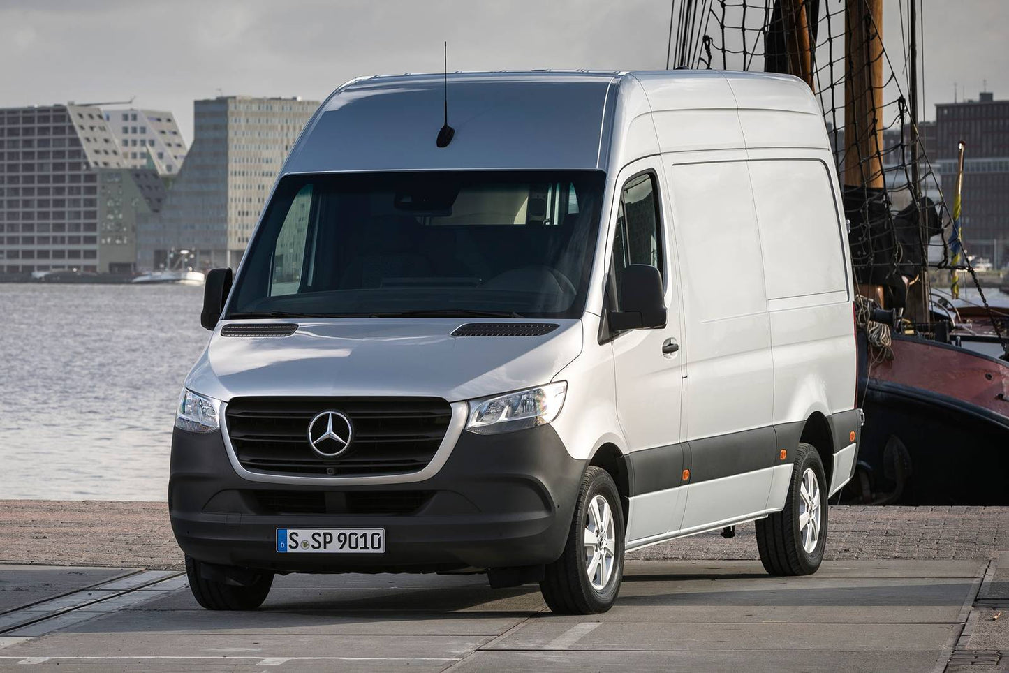 2025 Mercedes-Benz Sprinter 2500 144" WB Cargo 3dr Van w/High Output Engine (2.0L 4cyl Turbodiesel 9A)