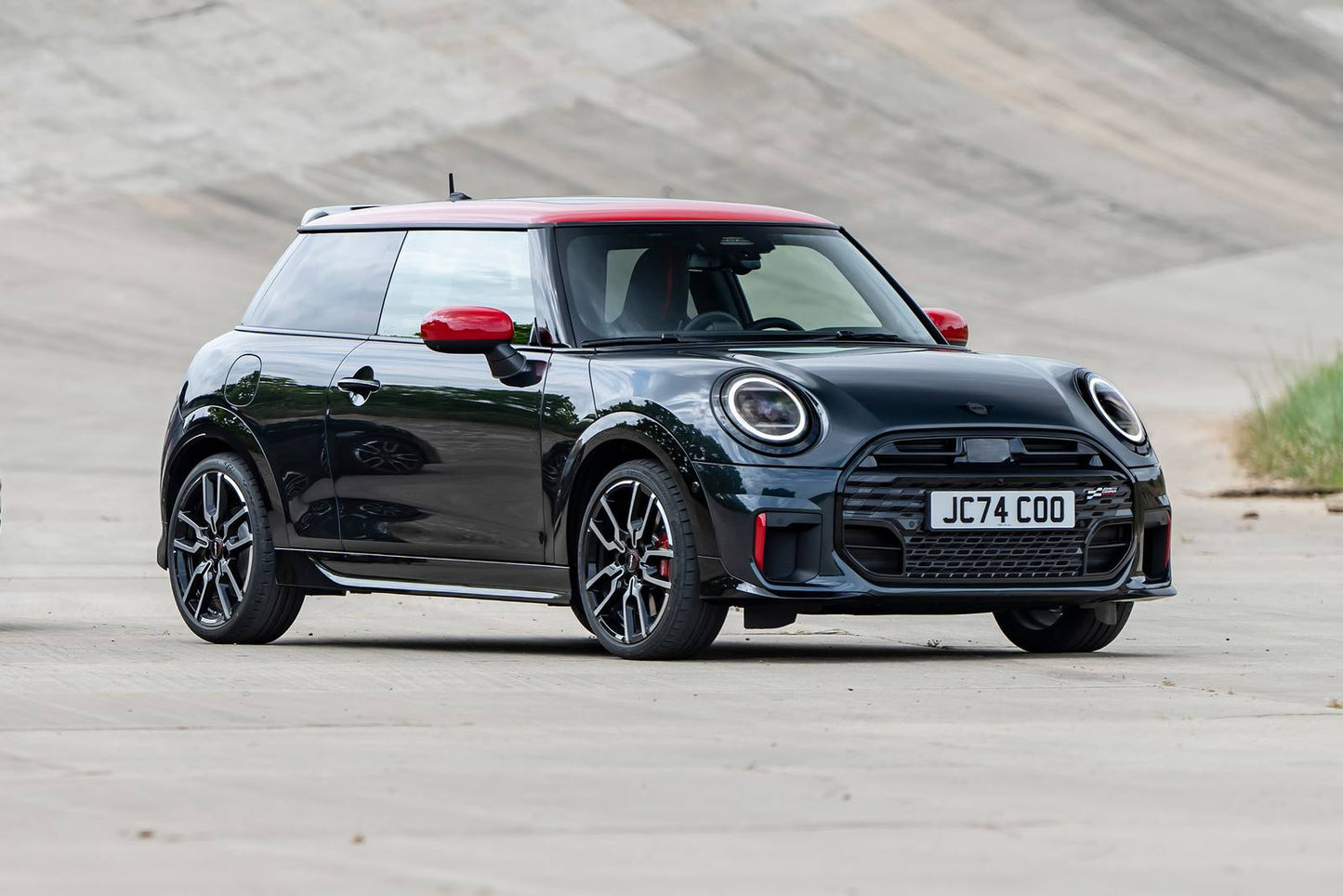 2025 MINI Cooper Iconic 2dr Hatchback (2.0L 4cyl Turbo 7AM)