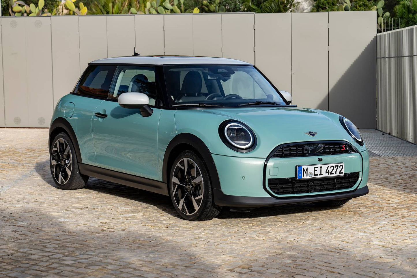 2025 MINI Cooper S Signature 2dr Hatchback (2.0L 4cyl Turbo 7AM)