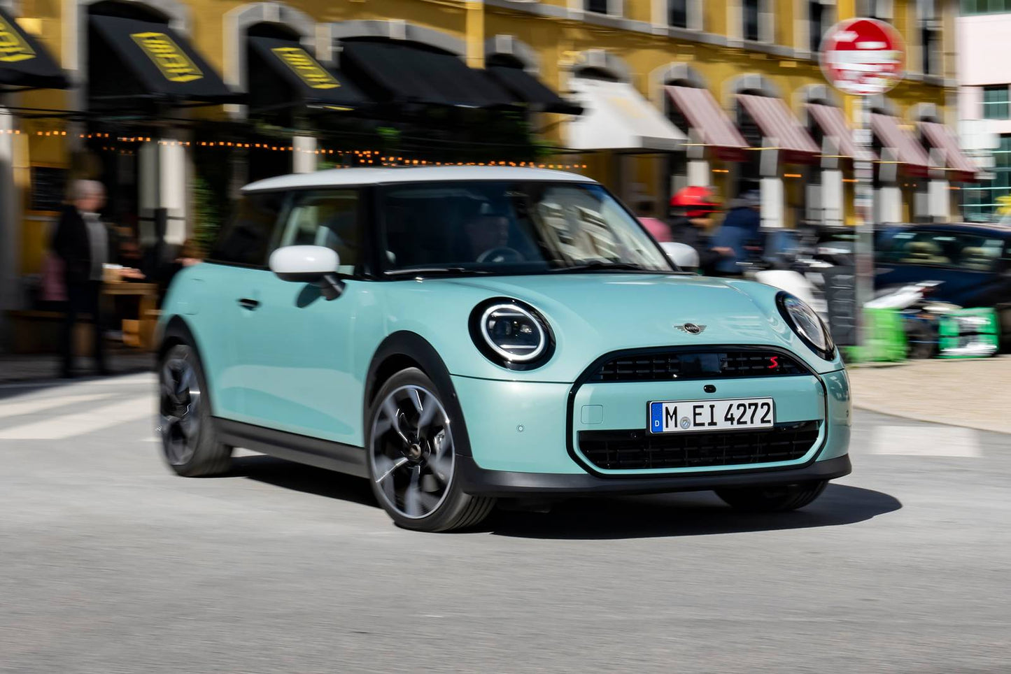 2025 MINI Cooper Iconic 2dr Hatchback (2.0L 4cyl Turbo 7AM)
