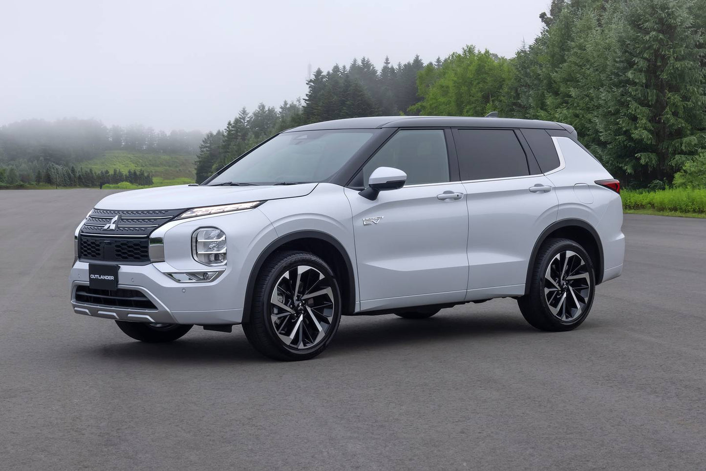 2025 Mitsubishi Outlander PHEV SEL Black Edition 4dr SUV AWD (2.4L 4cyl gas/electric plug-in hybrid DD)