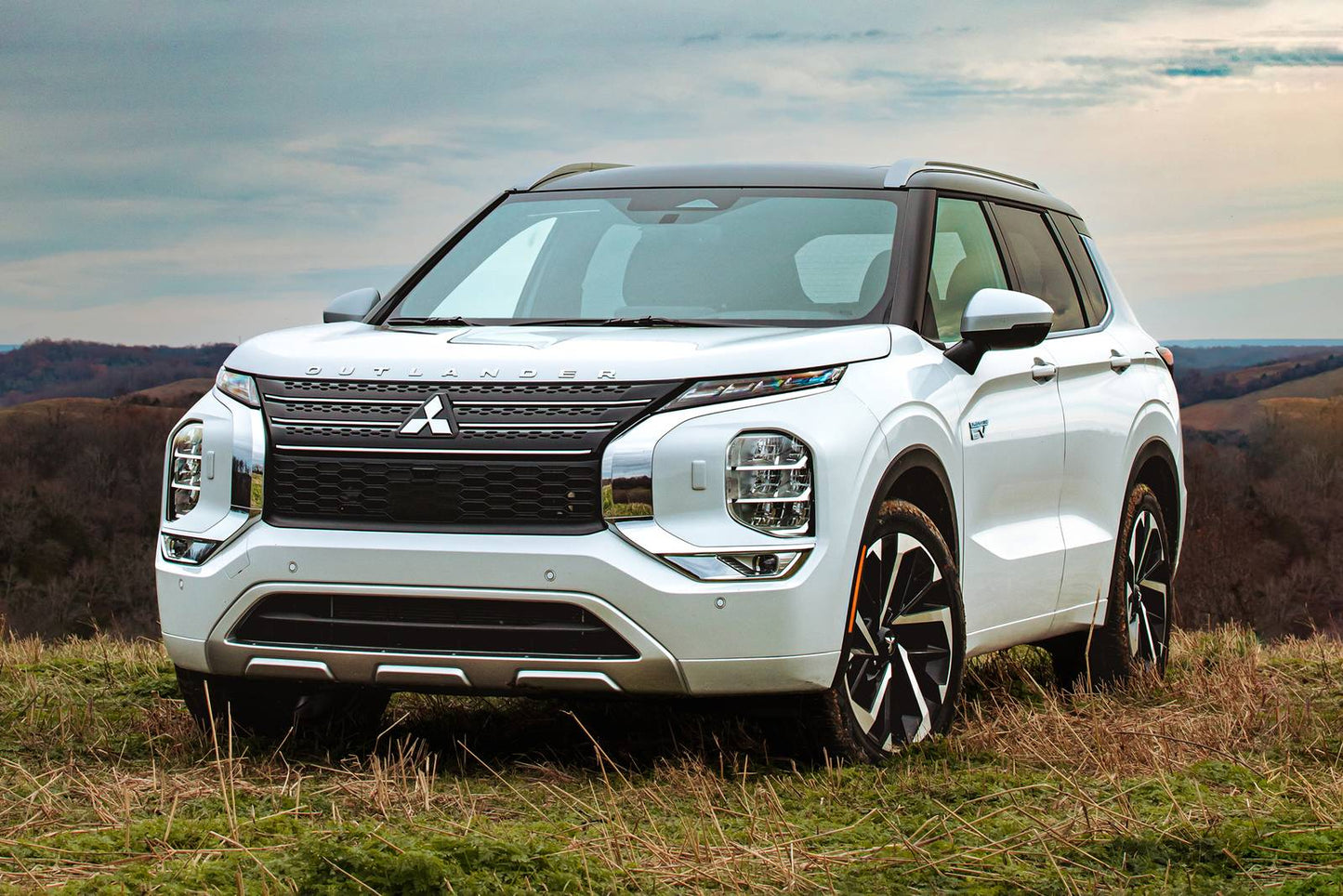 2025 Mitsubishi Outlander PHEV SEL 4dr SUV AWD (2.4L 4cyl gas/electric plug-in hybrid DD)