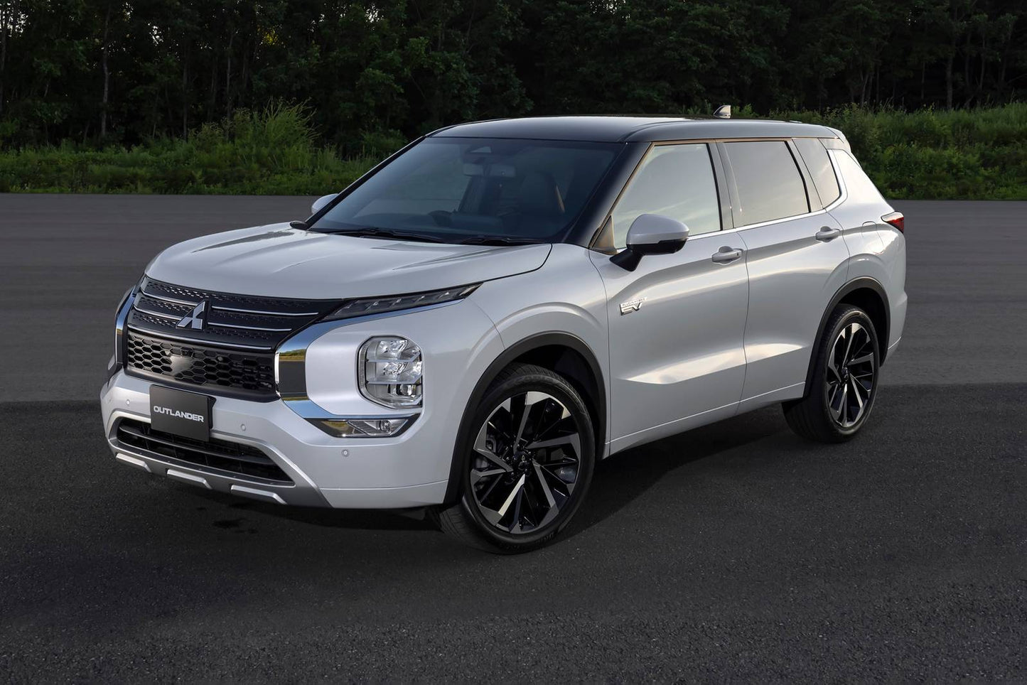 2025 Mitsubishi Outlander PHEV ES 4dr SUV AWD (2.4L 4cyl gas/electric plug-in hybrid DD)