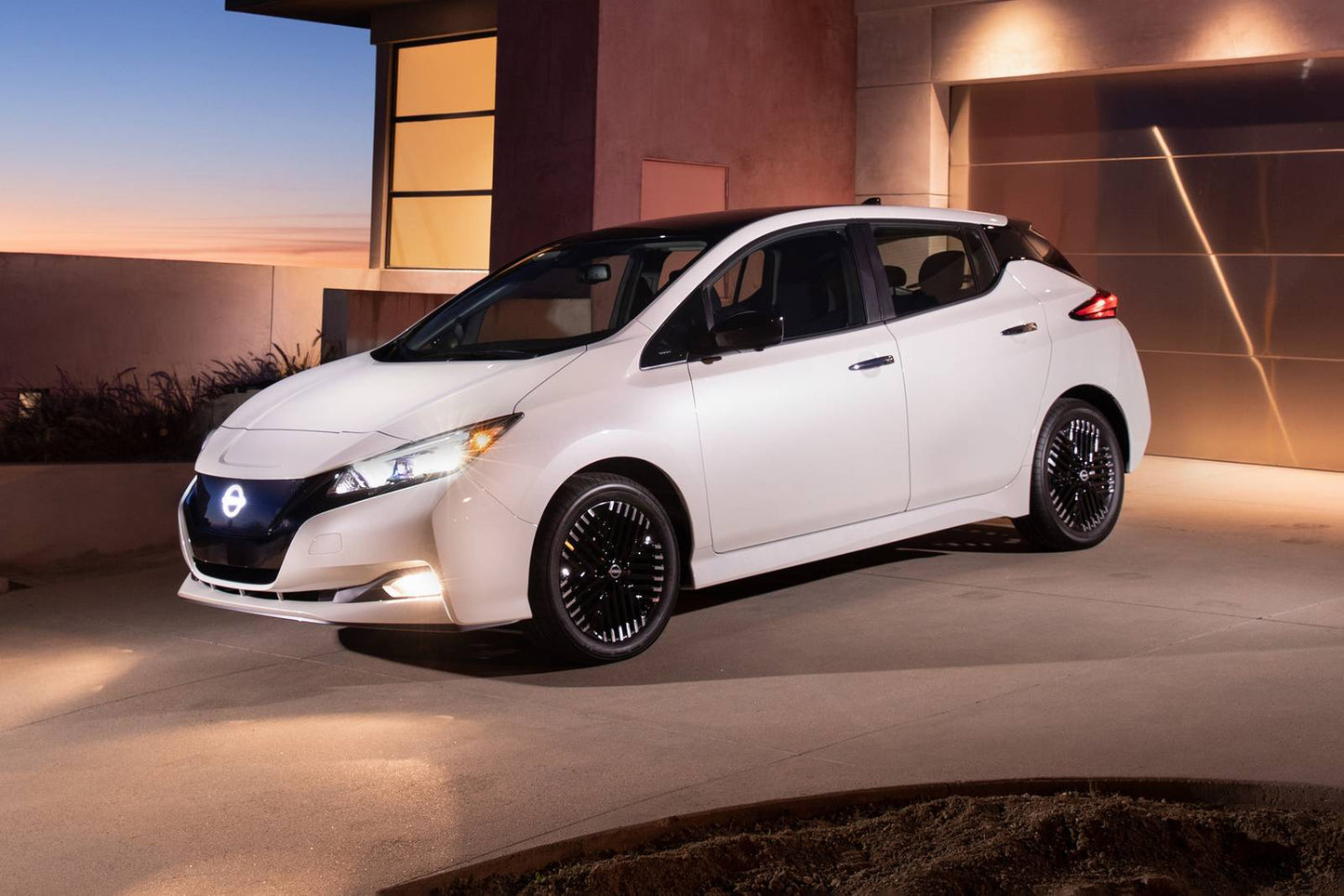 2025 Nissan LEAF S 4dr Hatchback (electric DD)