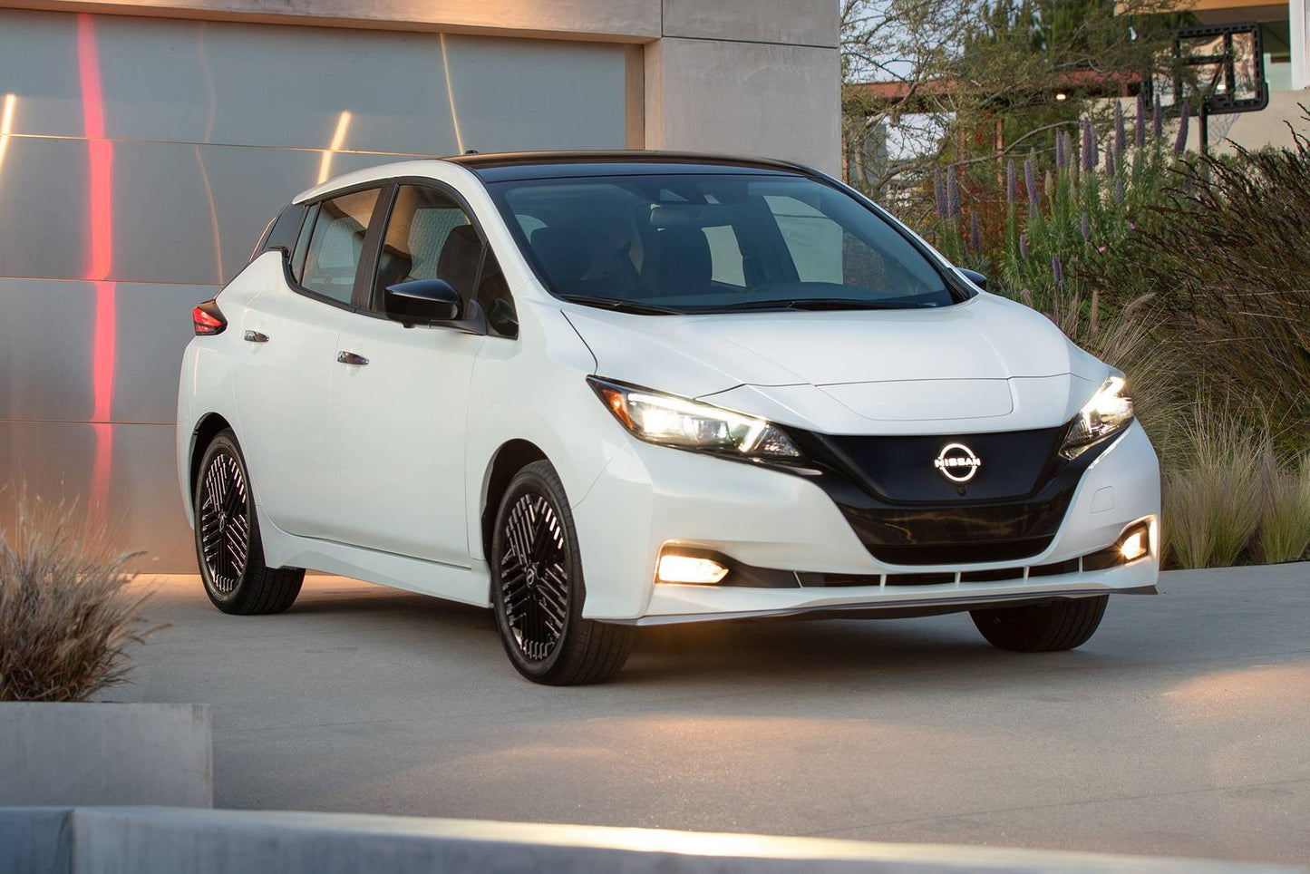 2025 Nissan LEAF S 4dr Hatchback (electric DD)