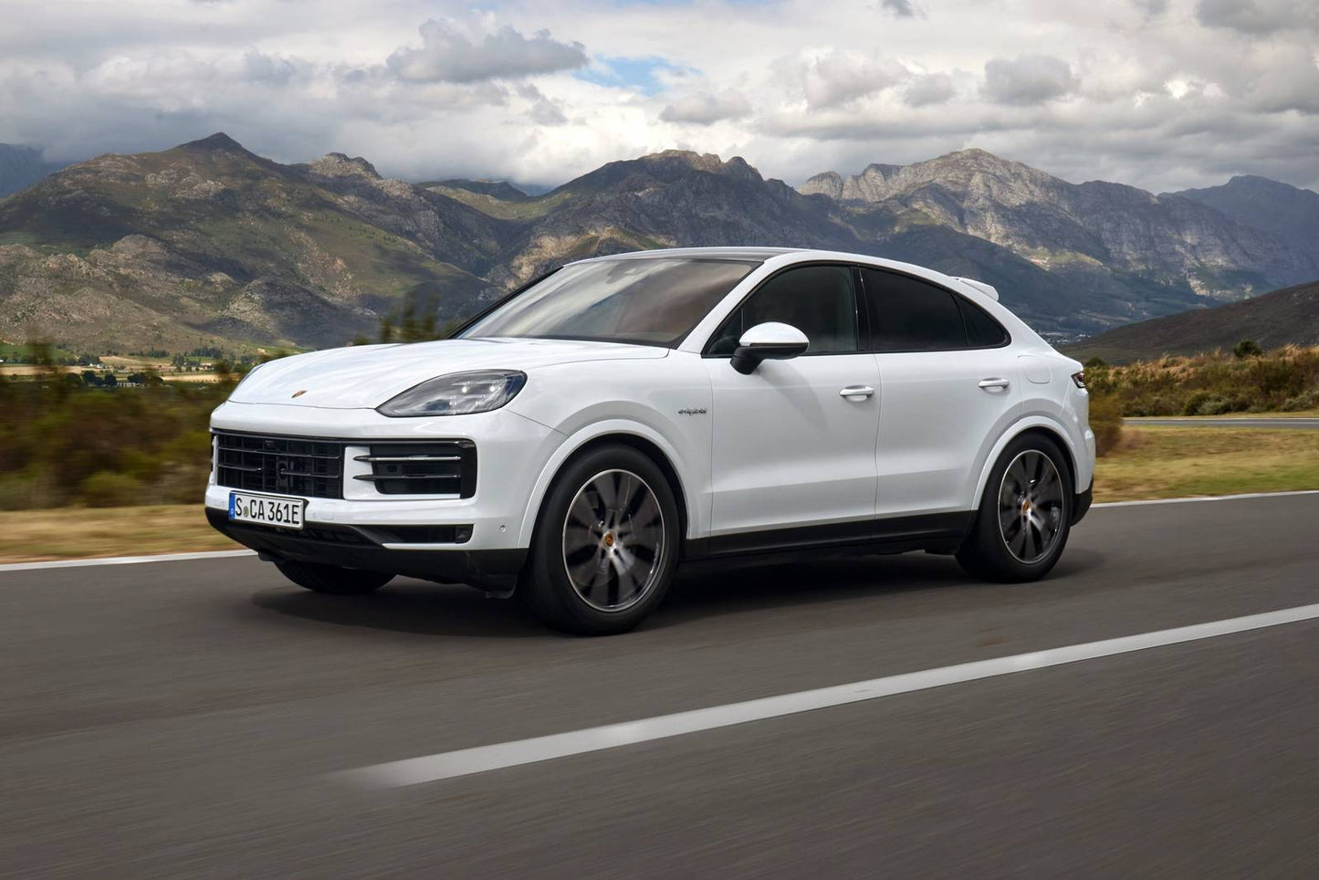 2025 Porsche Cayenne Coupe S E-Hybrid 4dr SUV AWD (3.0L 6cyl Turbo gas/electric plug-in hybrid 8A)