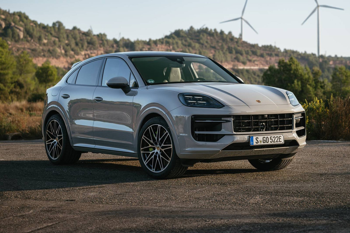 2025 Porsche Cayenne Coupe S E-Hybrid 4dr SUV AWD (3.0L 6cyl Turbo gas/electric plug-in hybrid 8A)