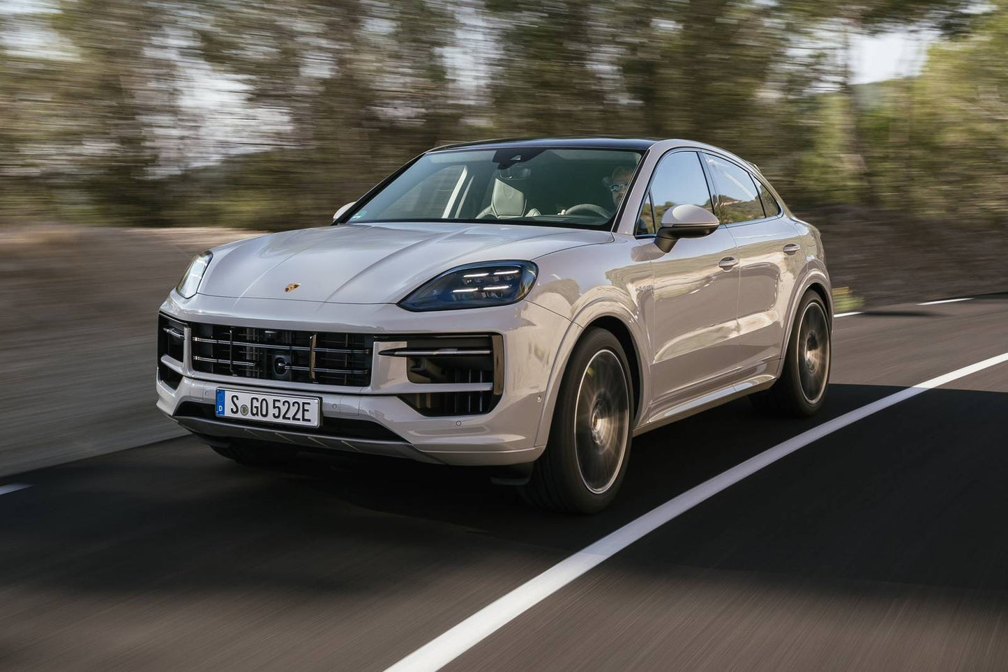 2025 Porsche Cayenne Coupe Turbo E-Hybrid 4dr SUV AWD (4.0L 8cyl Turbo gas/electric plug-in hybrid 8A)