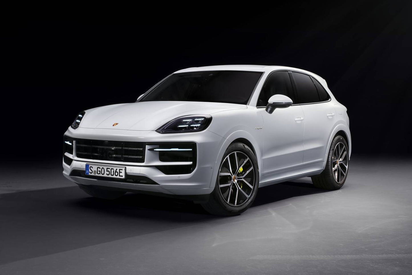 2025 Porsche Cayenne E-Hybrid 4dr SUV AWD (3.0L 6cyl Turbo gas/electric plug-in hybrid 8A)