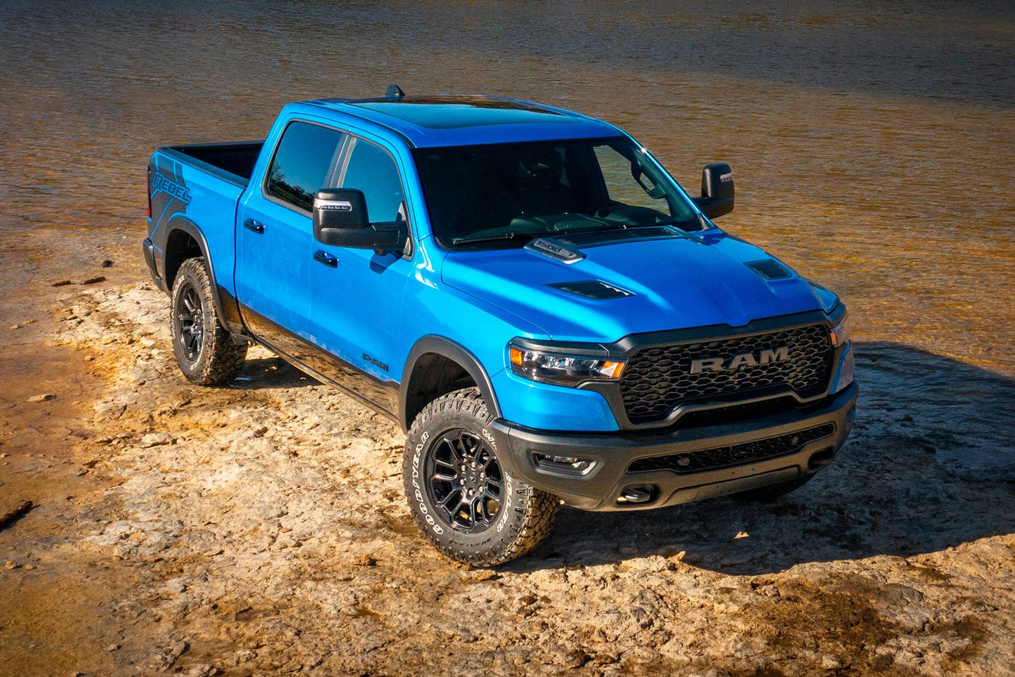 2025 Ram 1500 Big Horn 4dr Quad Cab 4WD 6.3 ft SB (3.6L 6cyl gas/electric mild hybrid 8A)