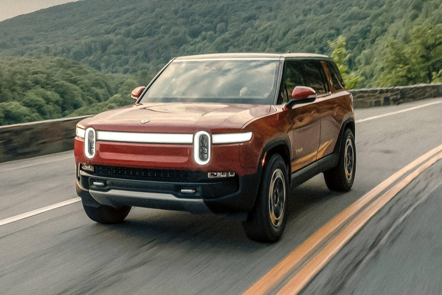 2025 Rivian R1S California Dune 4dr SUV AWD w/Max Battery (electric DD)