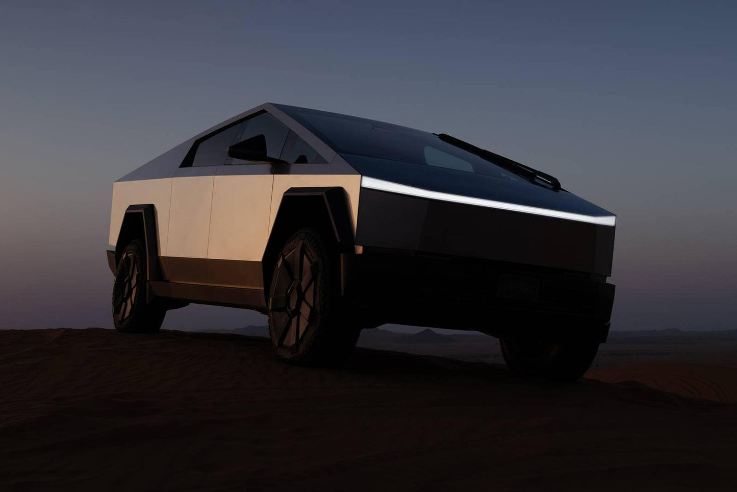 2025 Tesla Cybertruck 4dr Crew Cab AWD SB (electric DD)