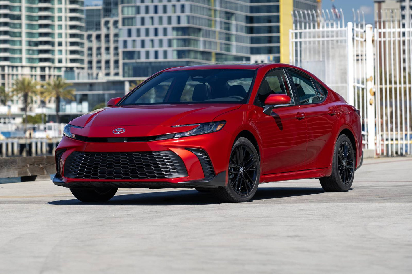 2025 Toyota Camry LE 4dr Sedan AWD (2.5L 4cyl gas/electric hybrid CVT)
