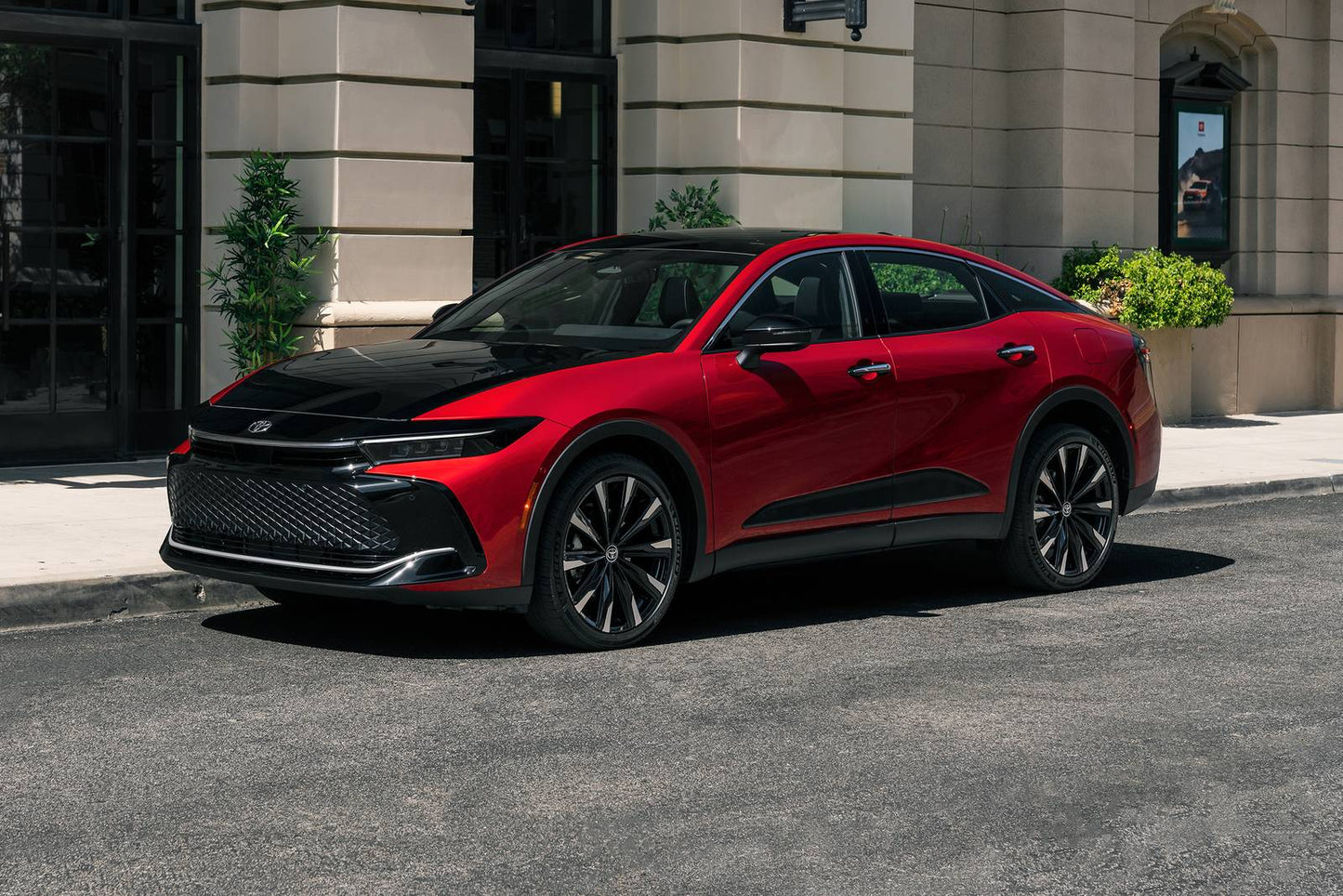 2025 Toyota Crown XLE 4dr Sedan AWD (2.5L 4cyl gas/electric hybrid CVT)