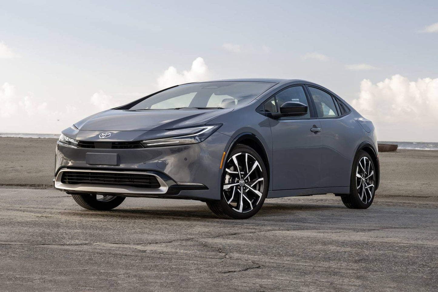 2025 Toyota Prius Plug-In Hybrid SE 4dr Hatchback (2.0L 4cyl gas/electric plug-in hybrid CVT)