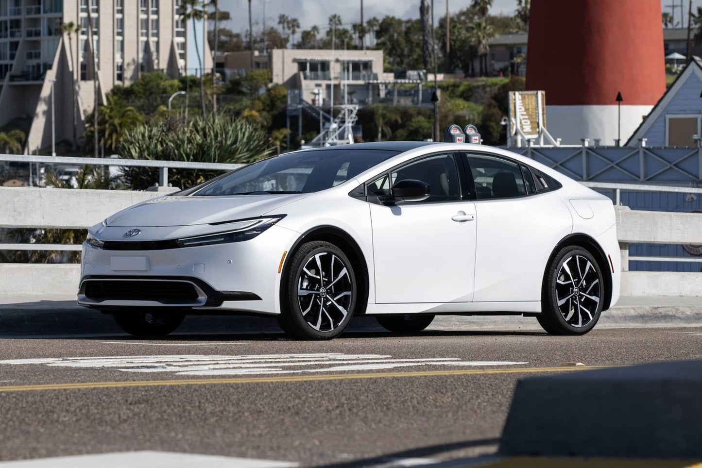 2025 Toyota Prius Plug-In Hybrid SE 4dr Hatchback (2.0L 4cyl gas/electric plug-in hybrid CVT)