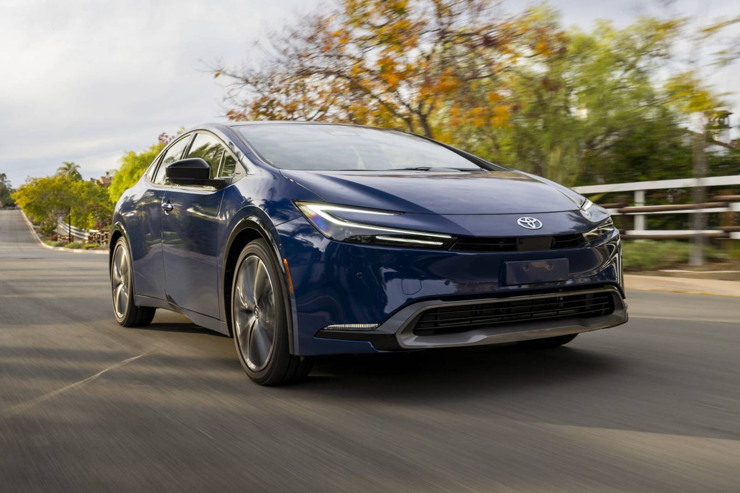 2025 Toyota Prius XLE 4dr Hatchback AWD (2.0L 4cyl gas/electric hybrid CVT)