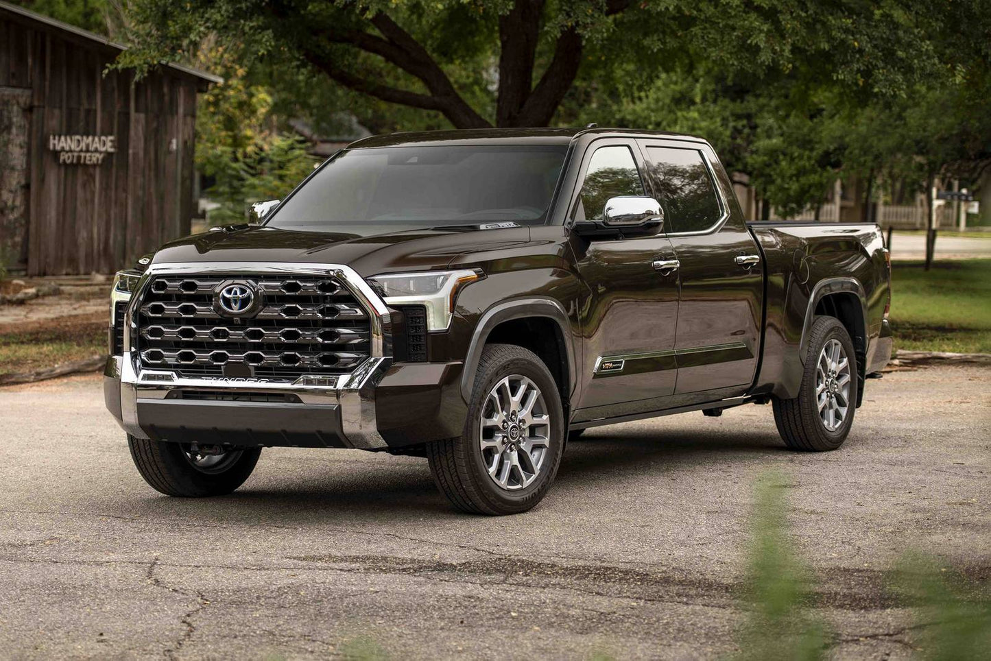 2025 Toyota Tundra 1794 Edition 4dr CrewMax SB w/5.5' Bed (3.4L 6cyl Turbo gas/electric hybrid 10A)