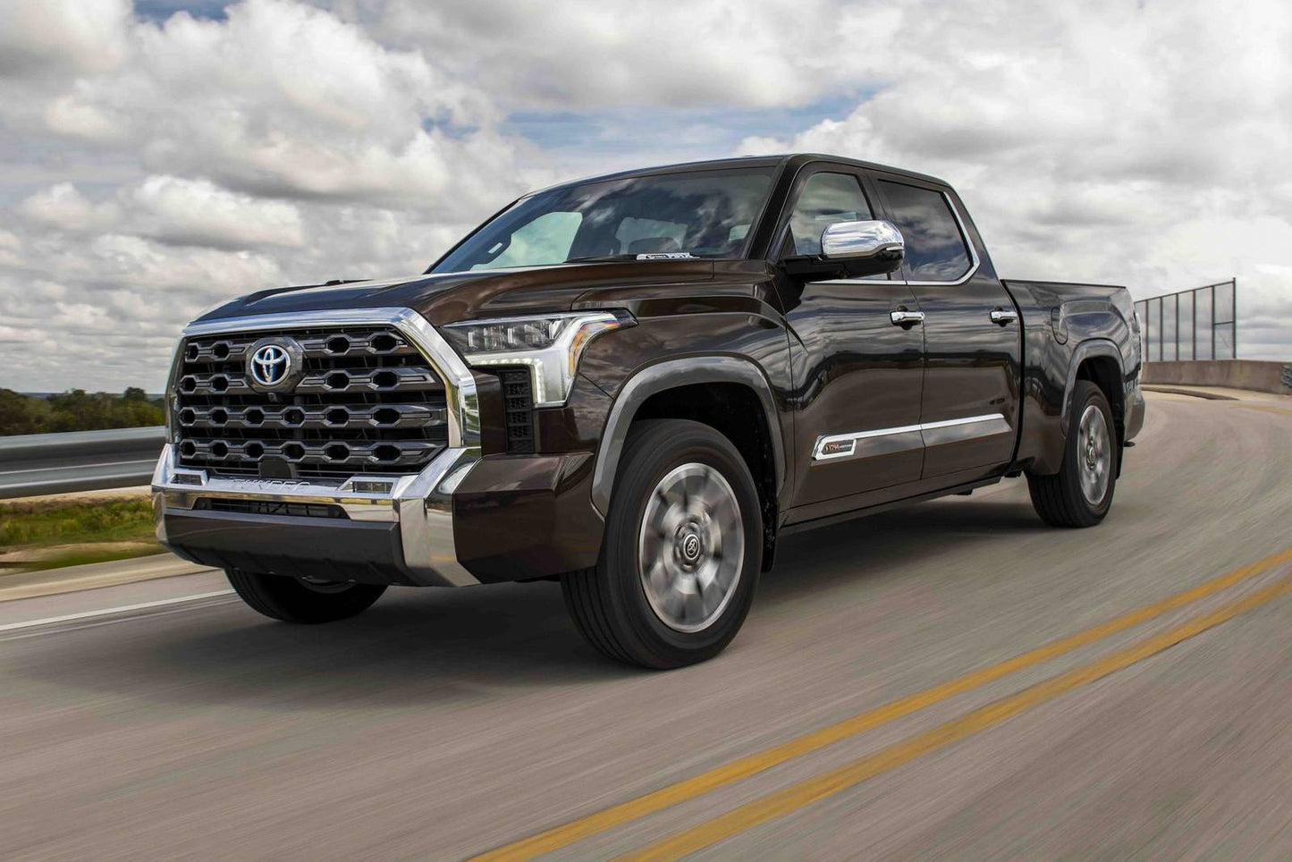 2025 Toyota Tundra 1794 Edition 4dr CrewMax 4WD SB w/5.5' Bed (3.4L 6cyl Turbo gas/electric hybrid 10A)