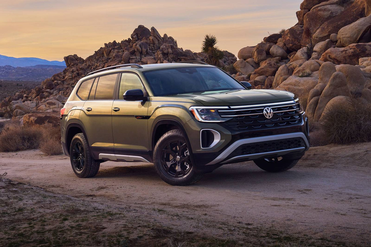 2025 Volkswagen Atlas SE w/Technology 4dr SUV (2.0L 4cyl Turbo 8A)