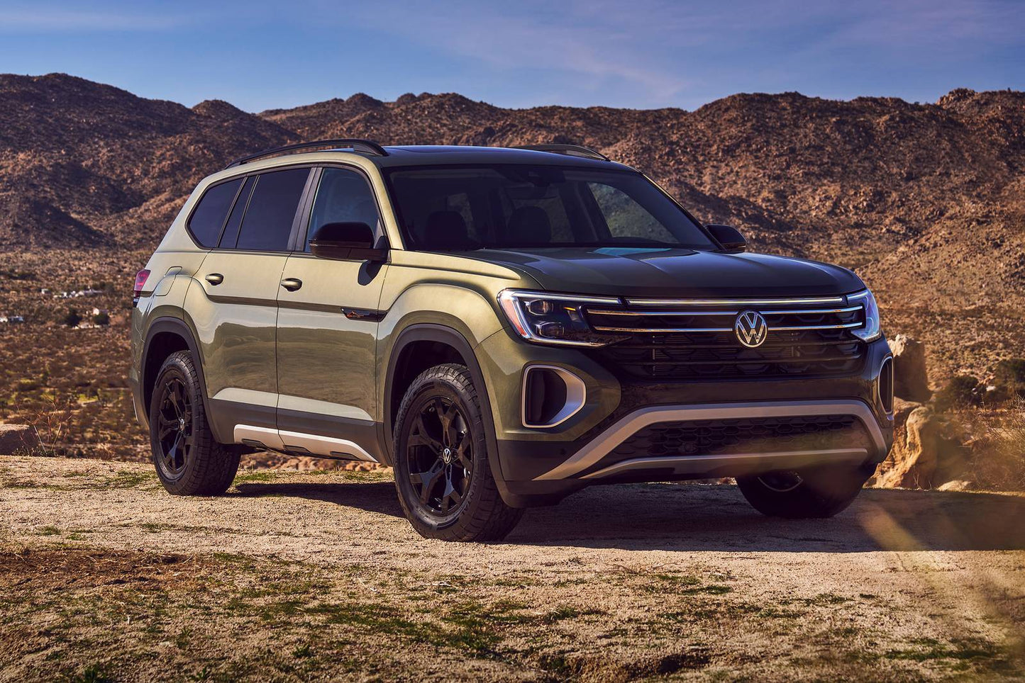 2025 Volkswagen Atlas SE w/Technology 4dr SUV AWD (2.0L 4cyl Turbo 8A)