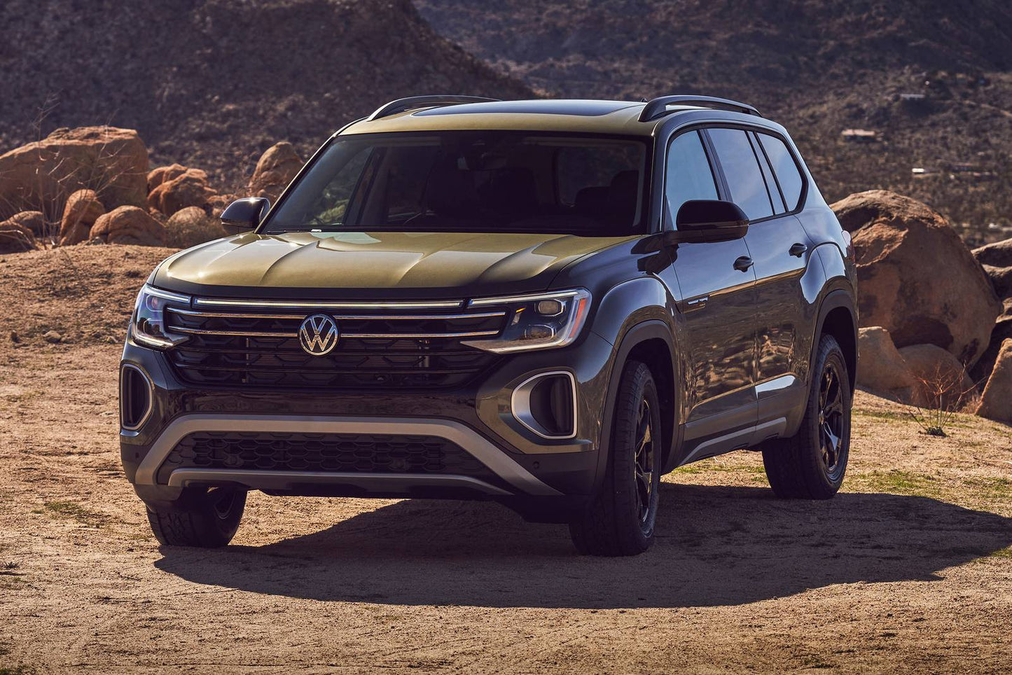 2025 Volkswagen Atlas SE w/Technology 4dr SUV (2.0L 4cyl Turbo 8A)