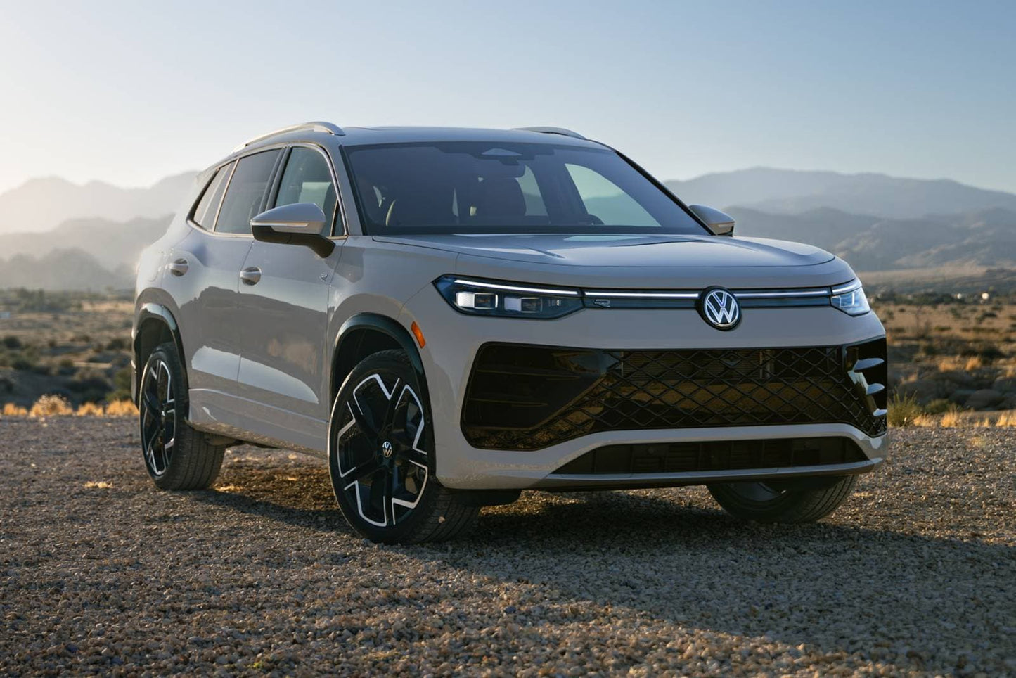 2025 Volkswagen Tiguan SEL R-Line 4dr SUV AWD (2.0L 4cyl Turbo 8A)