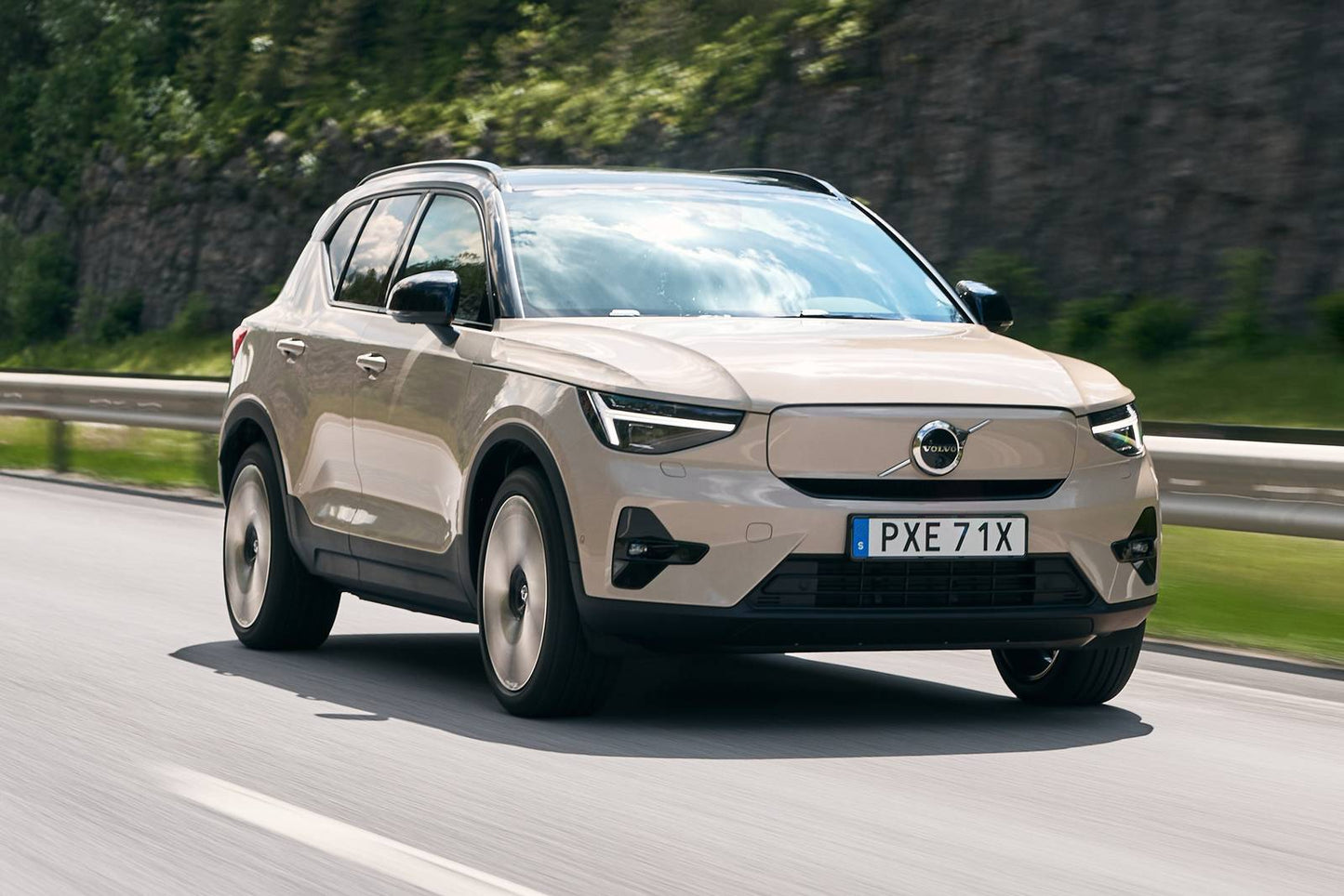 2025 Volvo EX40 Single Motor Core 4dr SUV (electric DD)