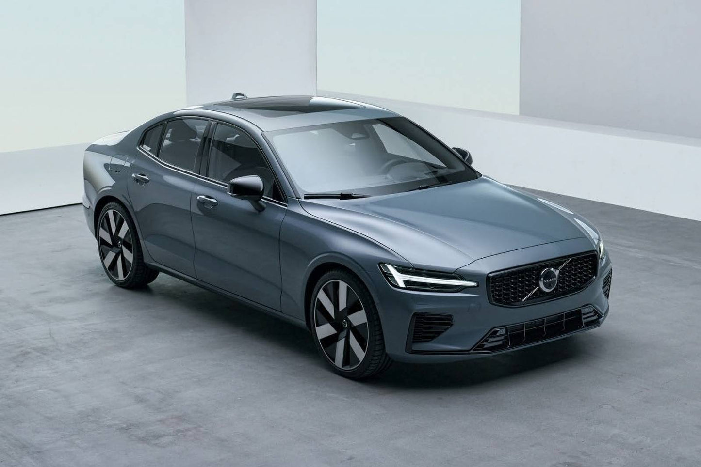 2025 Volvo S60 B5 Core 4dr Sedan (2.0L 4cyl Turbo gas/electric mild hybrid 8A)