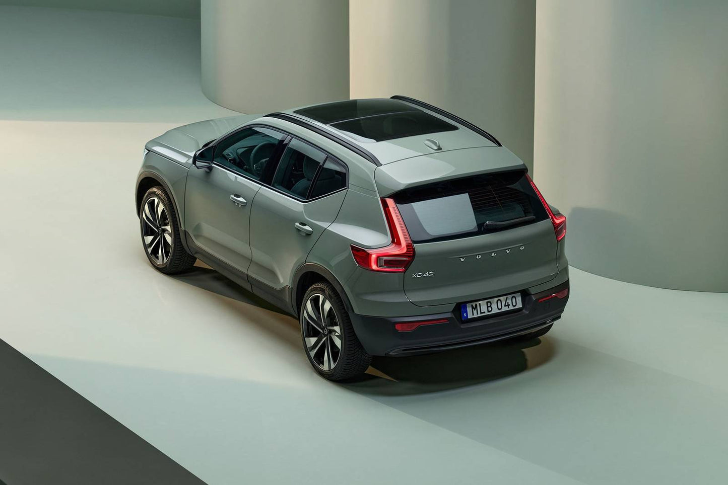 2025 Volvo XC40 B5 Core Bright 4dr SUV AWD (2.0L 4cyl Turbo gas/electric mild hybrid 8A)