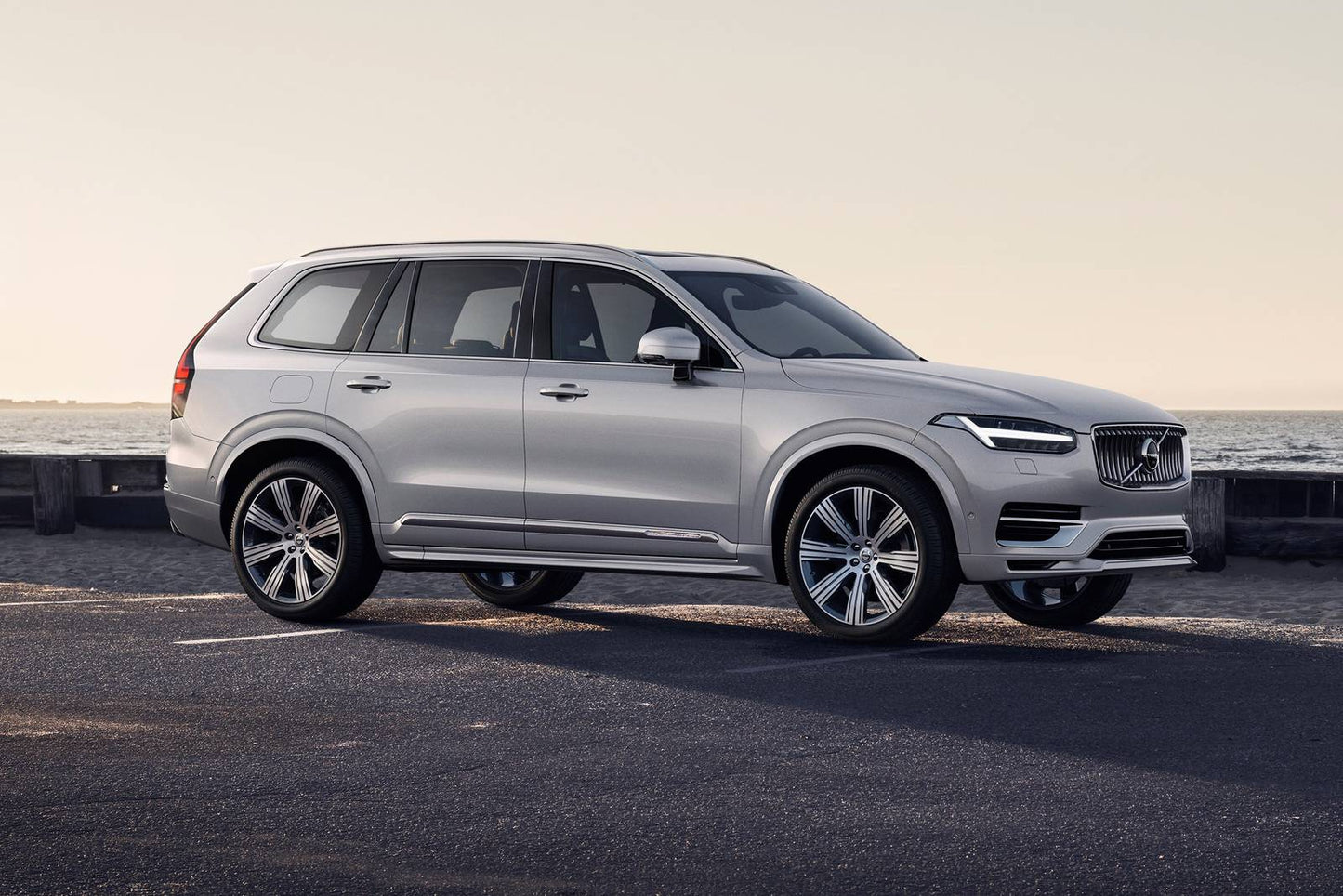 2025 Volvo XC90 B5 Ultra 4dr SUV AWD (2.0L 4cyl Turbo gas/electric mild hybrid 8A)