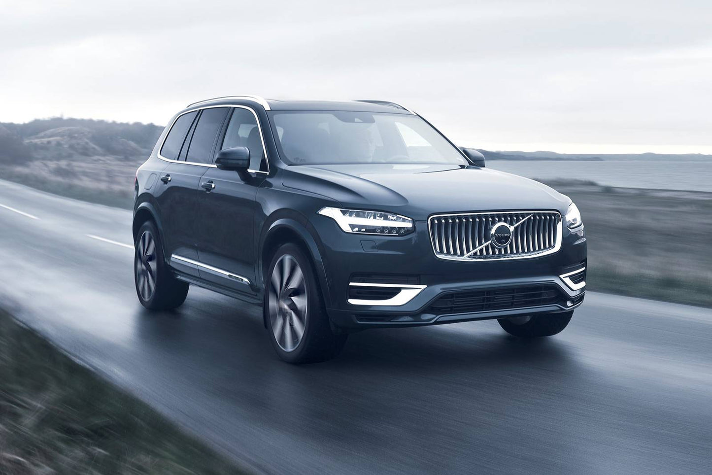 2025 Volvo XC90 B6 Plus 4dr SUV AWD (2.0L 4cyl Twincharger gas/electric mild hybrid 8A)